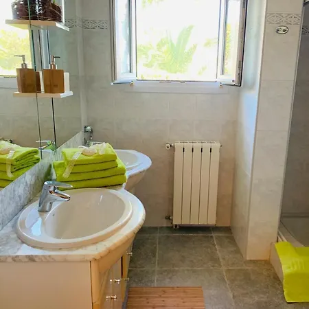 Planta Baja En Una Preciosa Casa De Con Una Entrada Independiente Jávea